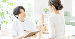 姿勢チェックやカウンセリングをしている様子